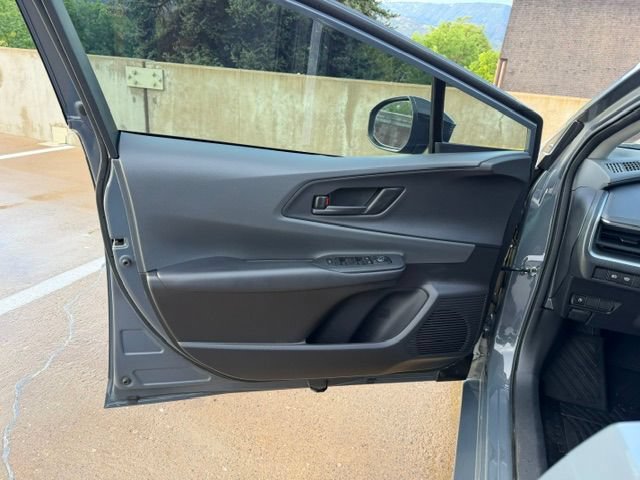 Used 2025 Toyota Prius LE FWD image 10