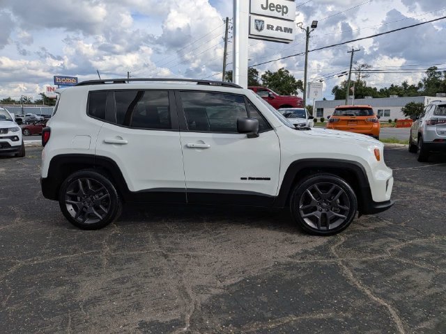 Used 2021 Jeep Renegade Latitude w/ Sun & Sound Group FWD image 3