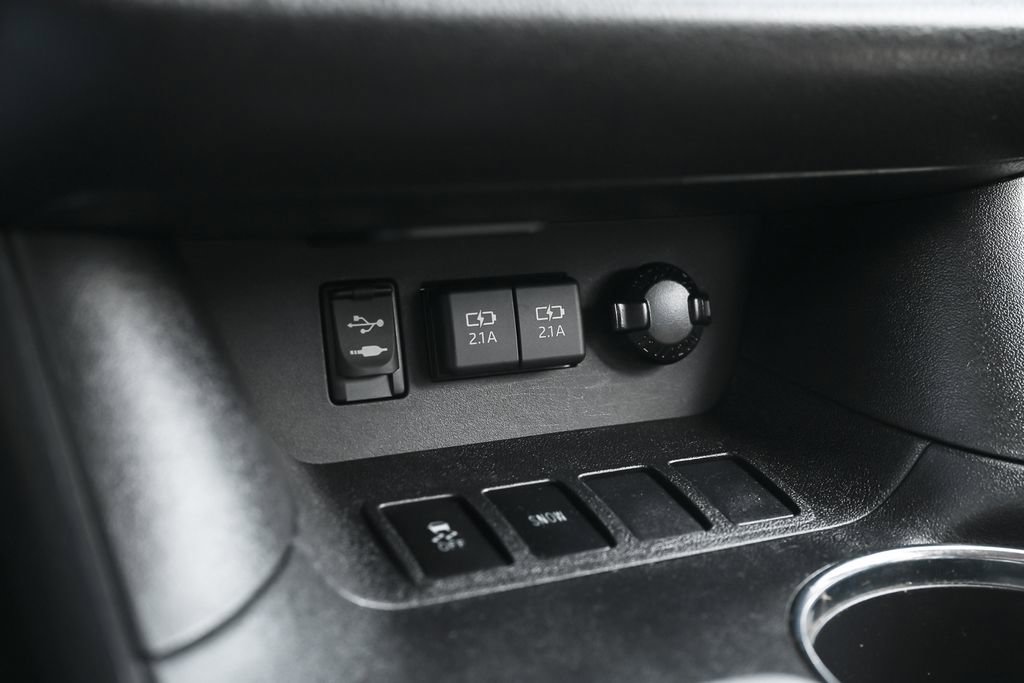 Used 2019 Toyota Highlander LE FWD image 31