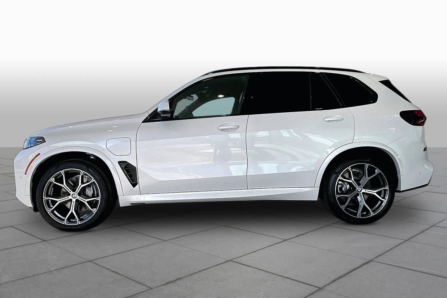 New 2026 BMW X5 xDrive50e w/ M Sport Package AWD/4WD image 13
