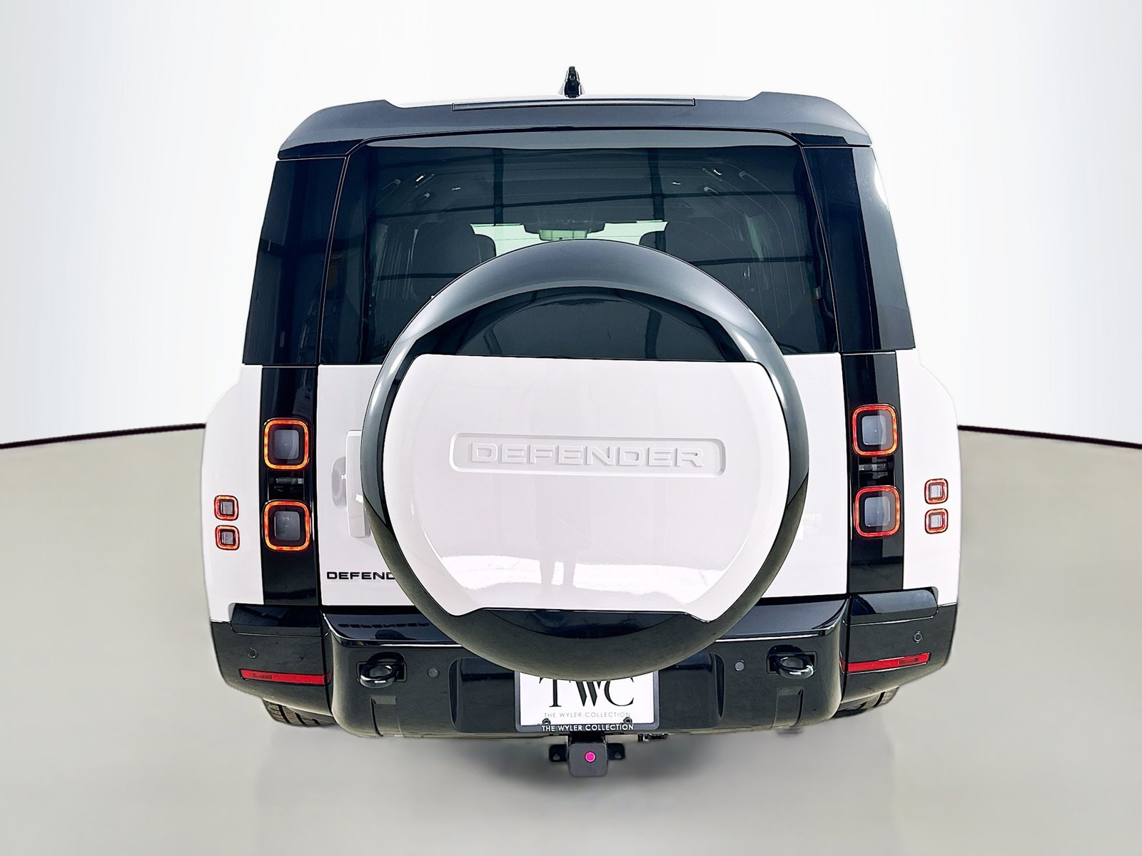 New 2026 Land Rover Defender 130 X-Dynamic SE AWD/4WD image 6