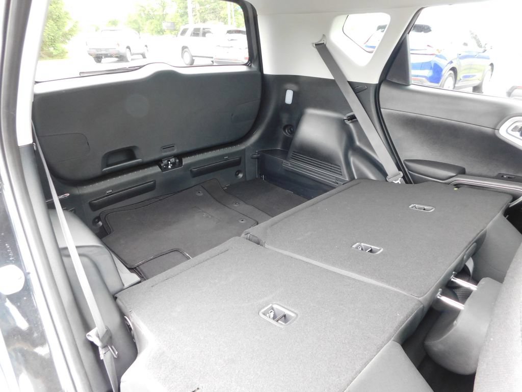 Used 2025 Kia Soul LX w/ LX Technology Package FWD image 24