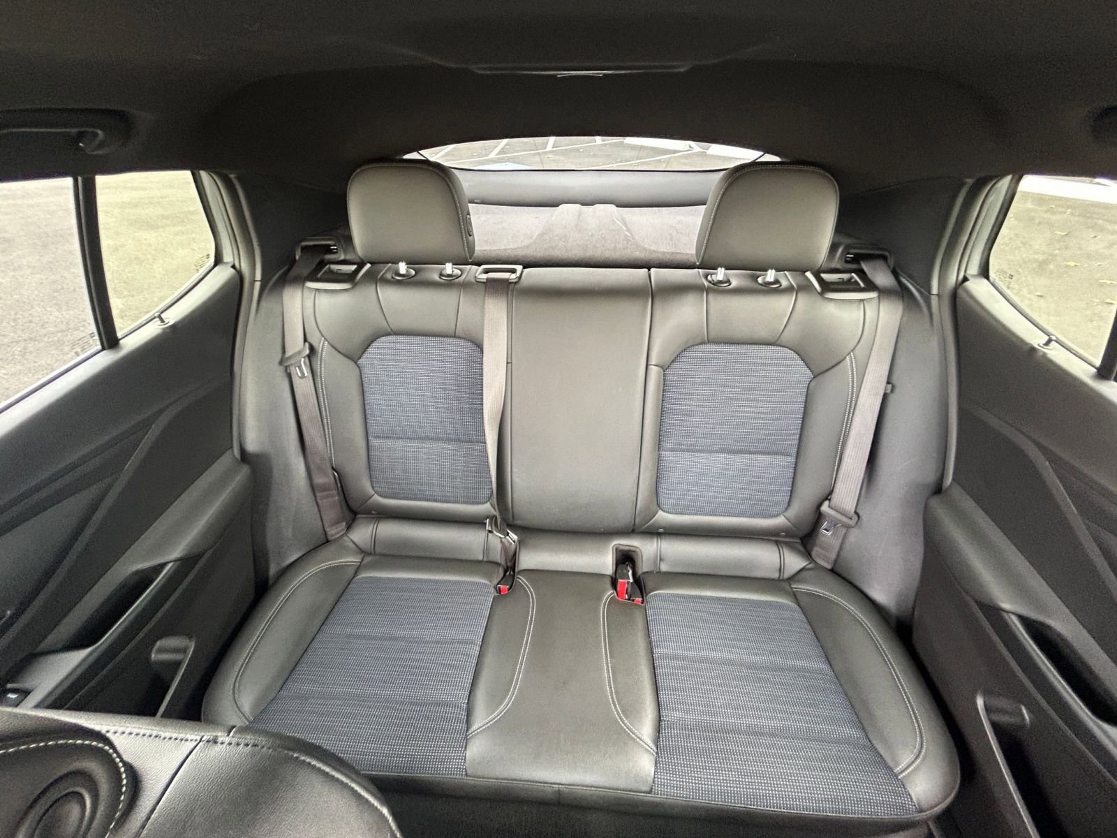 Used 2025 Buick Envista Preferred image 38