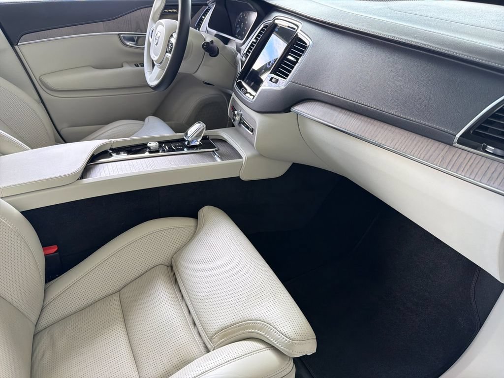 Used 2022 Volvo XC90 T8 Inscription w/ Advanced Package AWD/4WD image 17