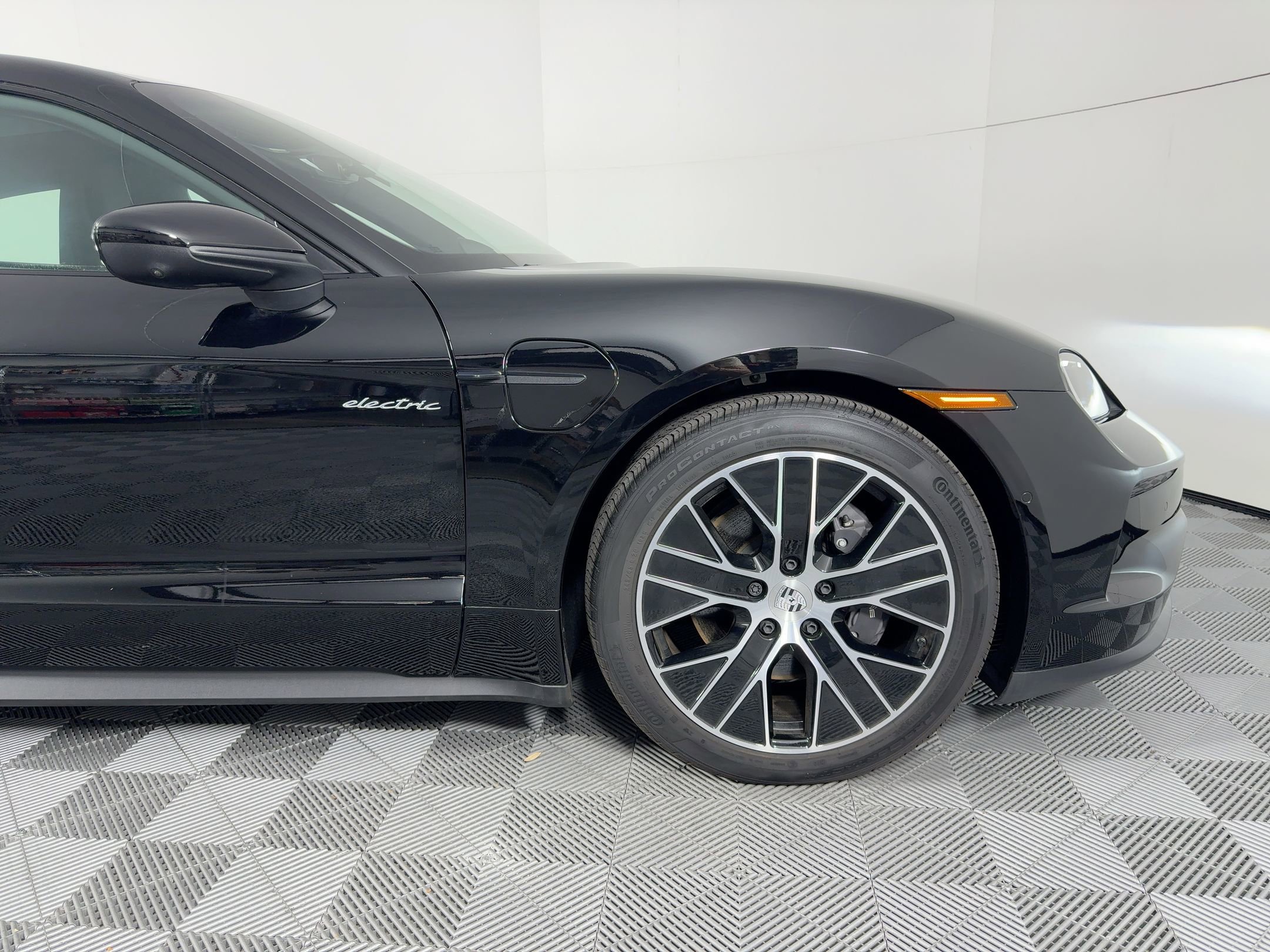 Used 2025 Porsche Taycan RWD image 12