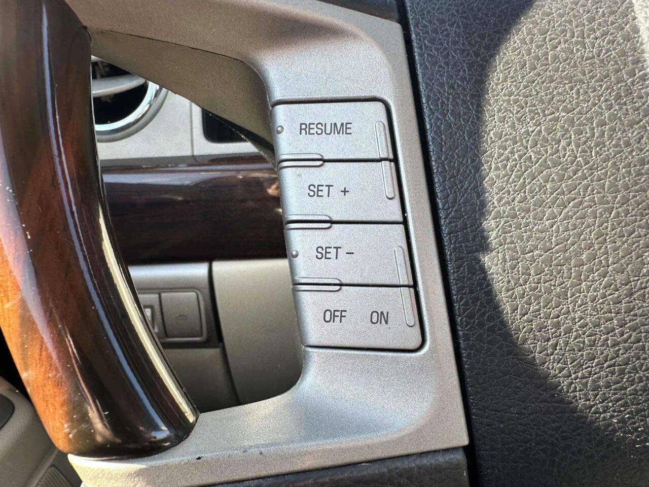 Used 2009 Lincoln MKZ image 23