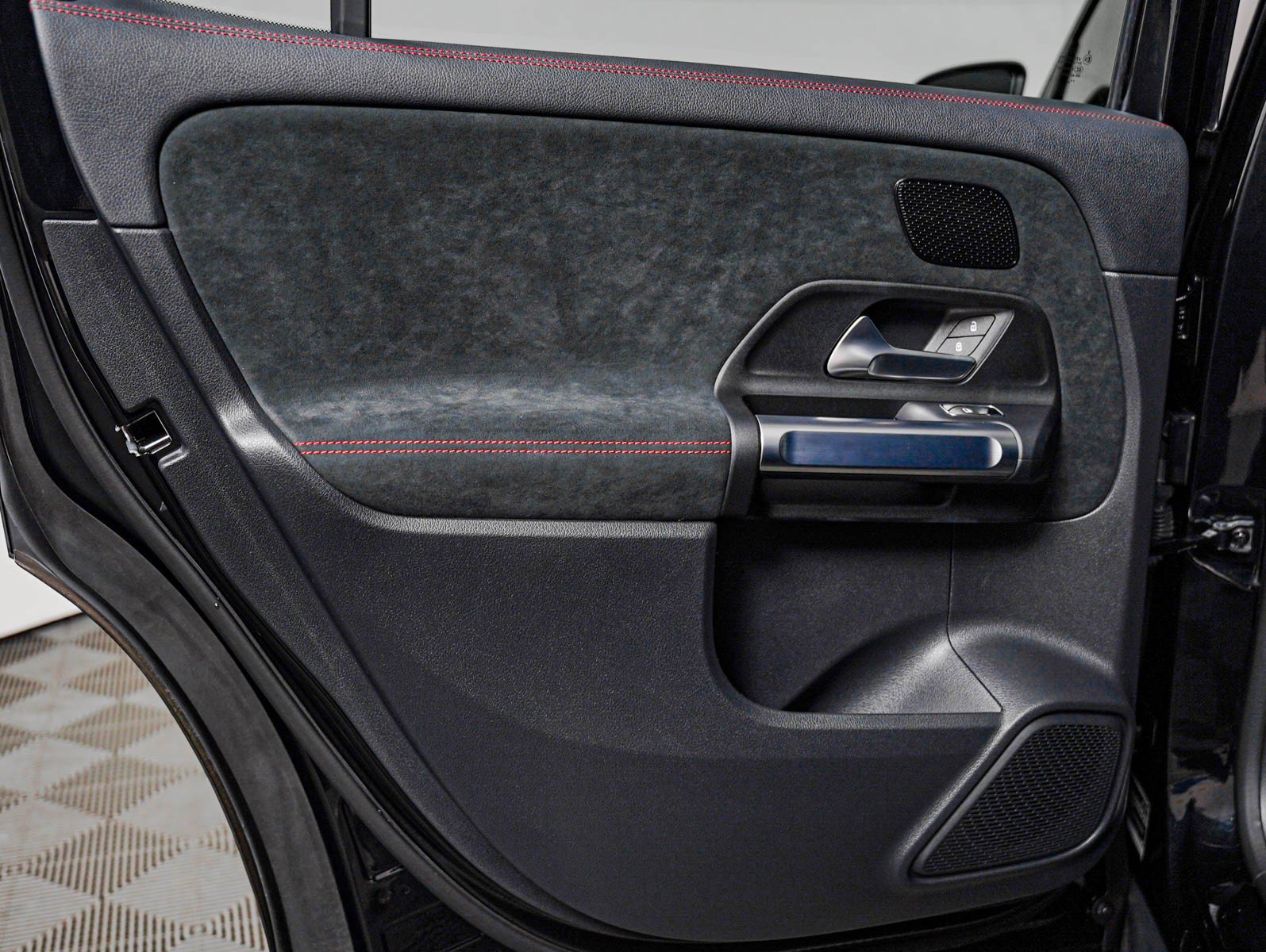Certified 2024 Mercedes-Benz EQB 300 4MATIC image 27
