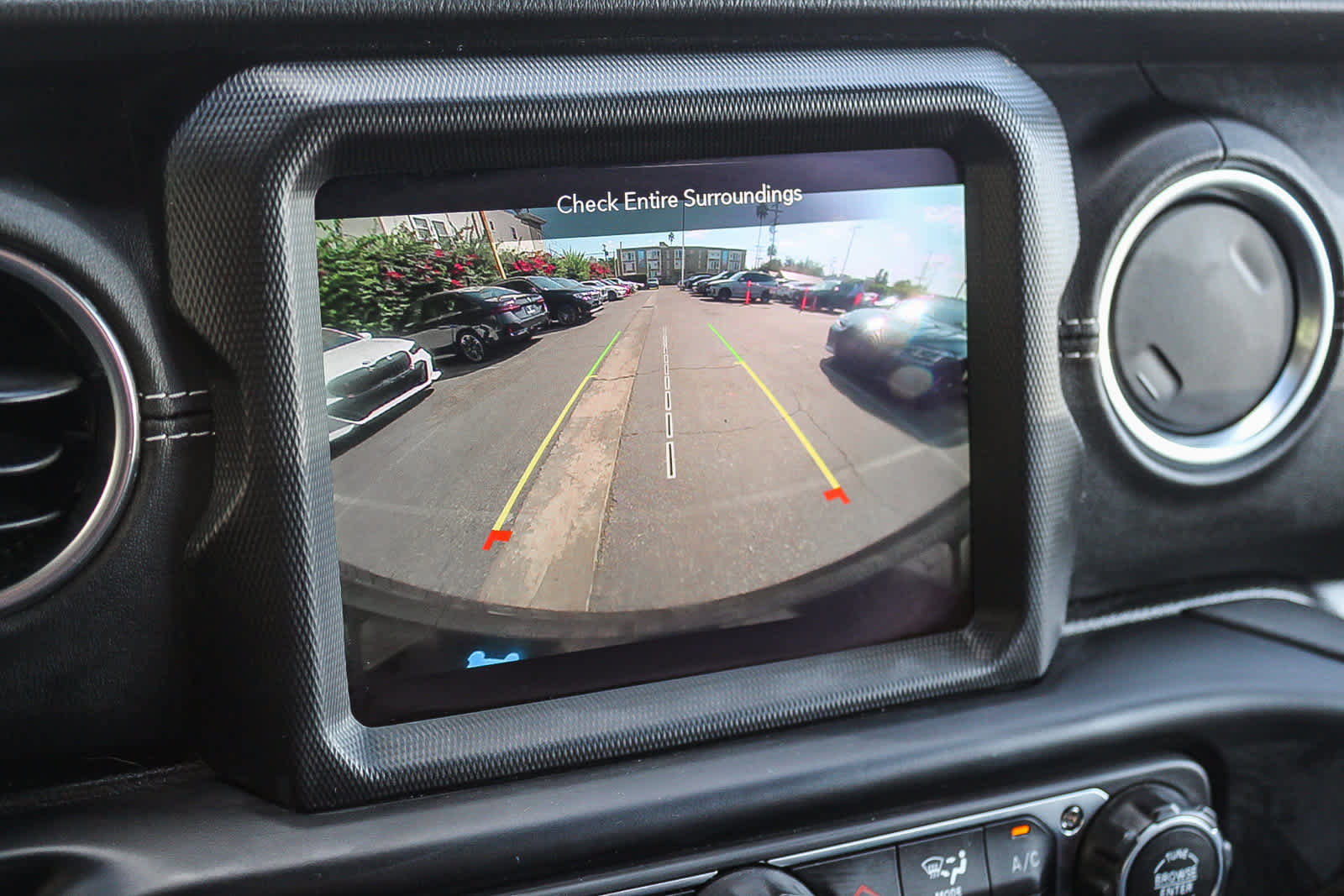 Used 2022 Jeep Wrangler Unlimited Sahara image 32