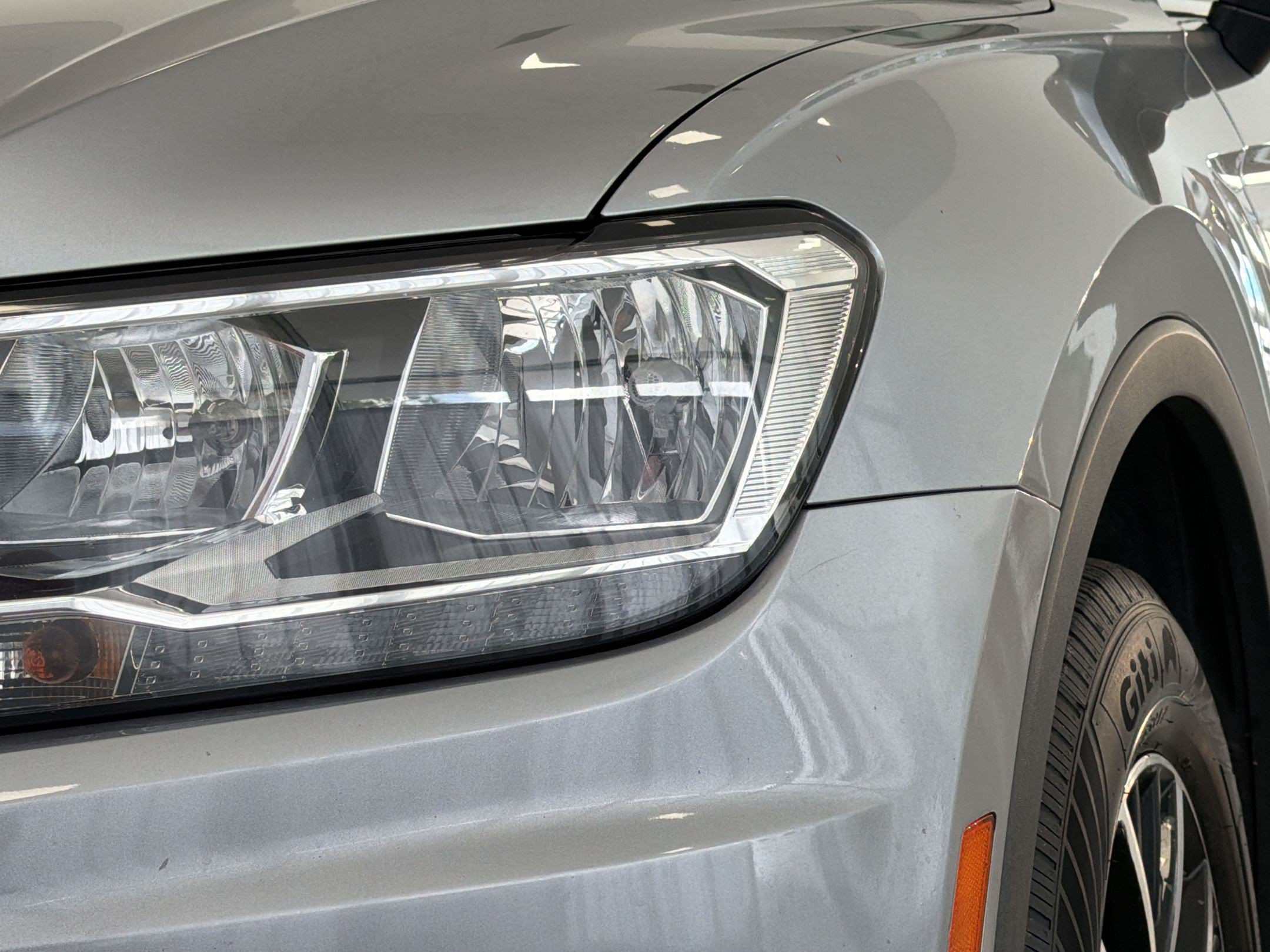 Used 2021 Volkswagen Tiguan SE w/ Panoramic Sunroof Package FWD image 11