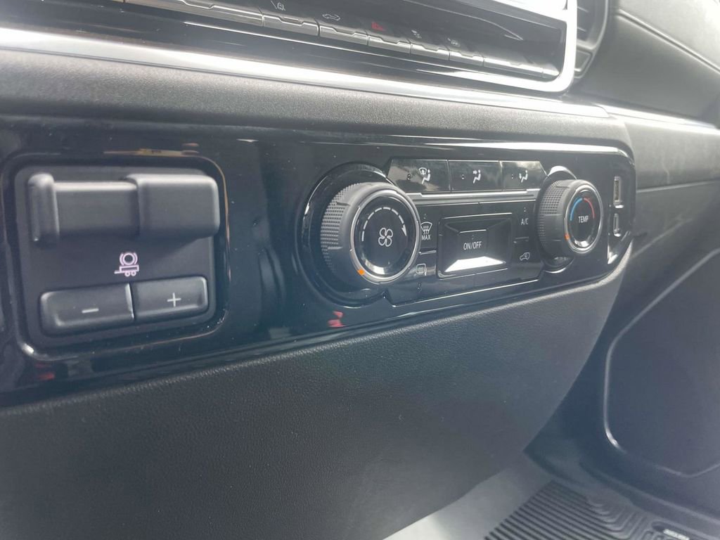 Used 2024 Chevrolet Silverado 2500 LT image 35