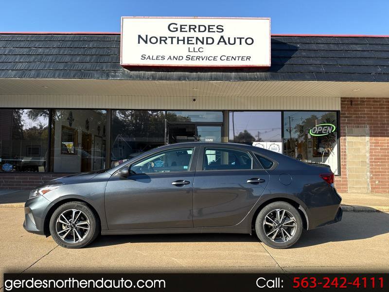 Used 2023 Kia Forte LXS image 1