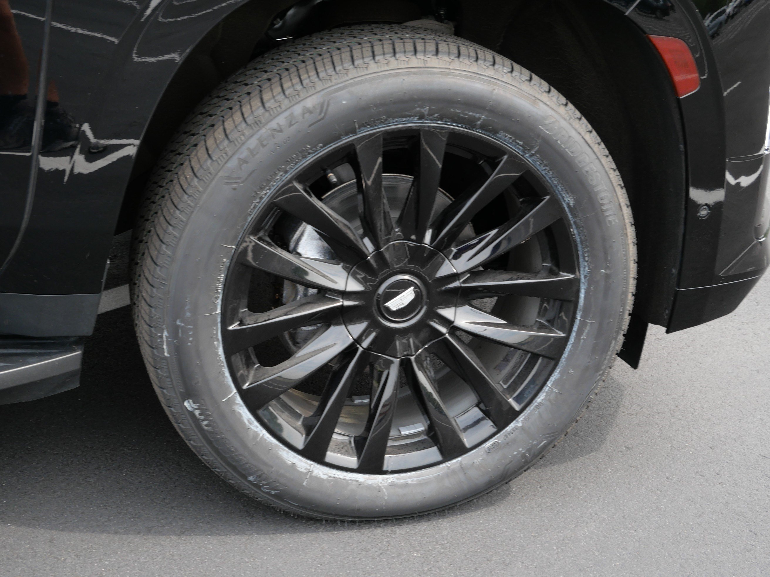 Certified 2023 Cadillac Escalade ESV Premium Luxury w/ Performance Package AWD/4WD image 14