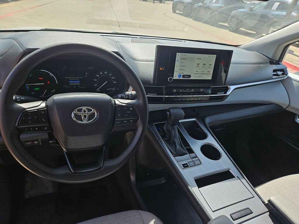 Used 2025 Toyota Sienna LE image 15