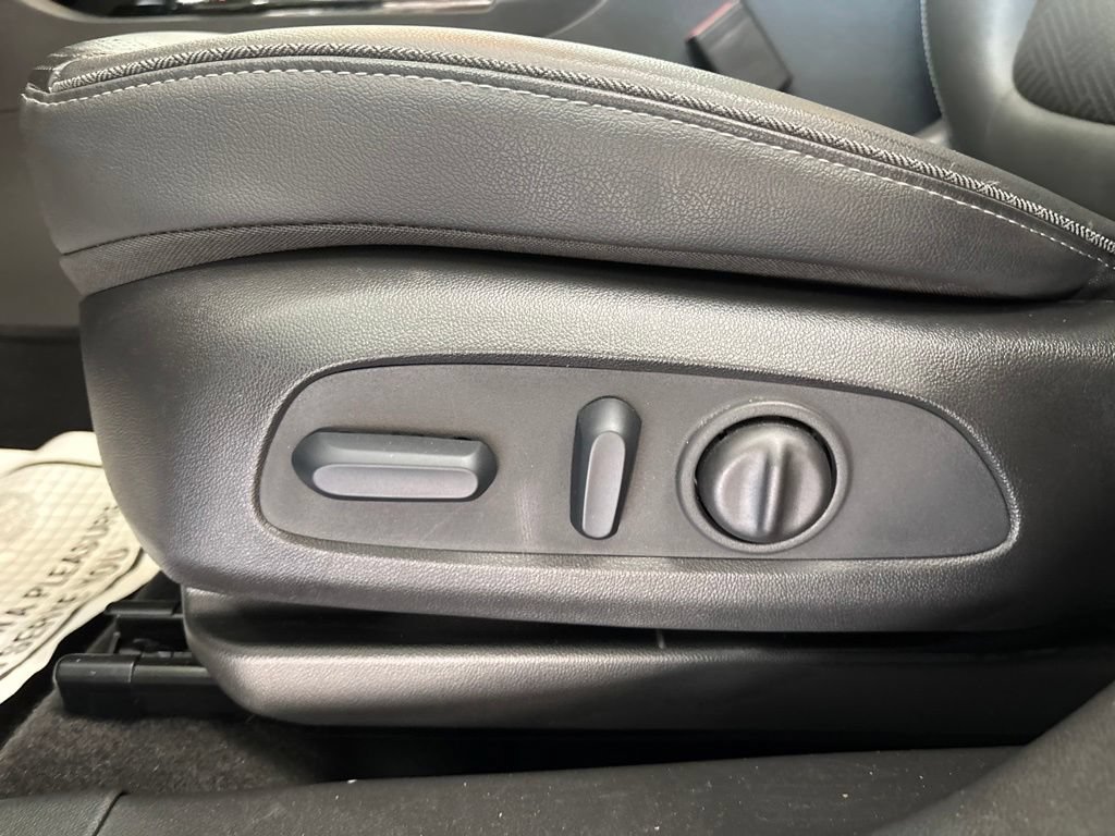 Used 2023 Buick Encore GX Essence w/ Experience Buick Package FWD image 22