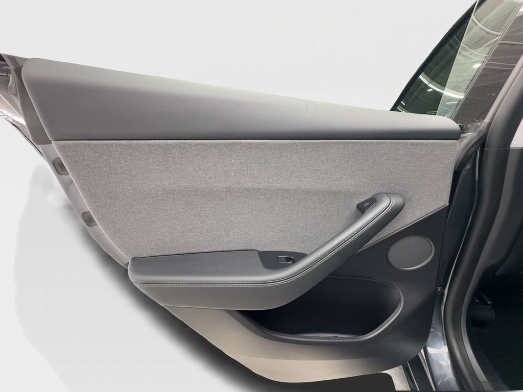 Used 2026 Tesla Model Y 2WD image 23