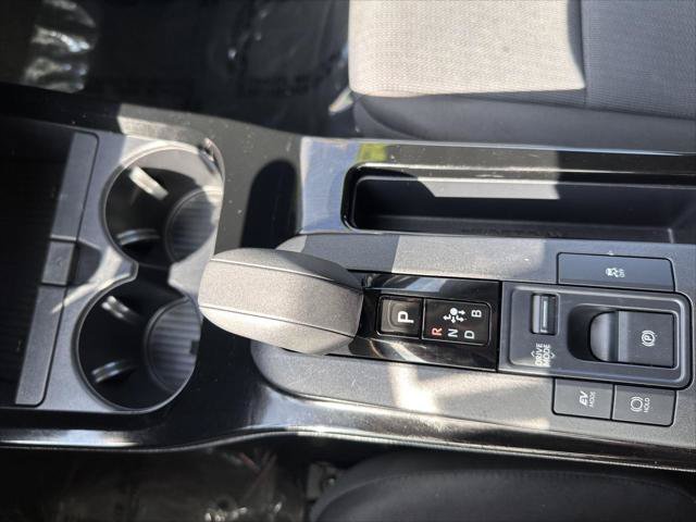 Certified 2025 Toyota Prius LE FWD image 25