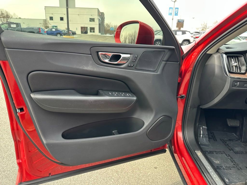 Used 2019 Volvo XC60 T5 Inscription image 15