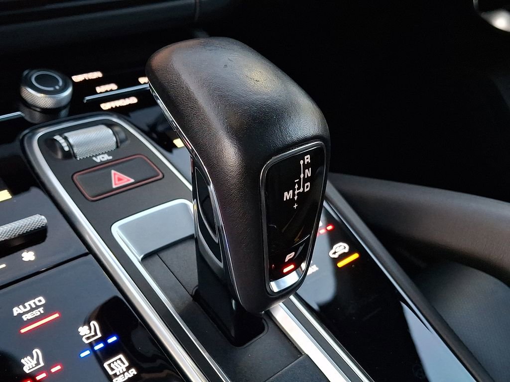 Used 2023 Porsche Cayenne Turbo image 12