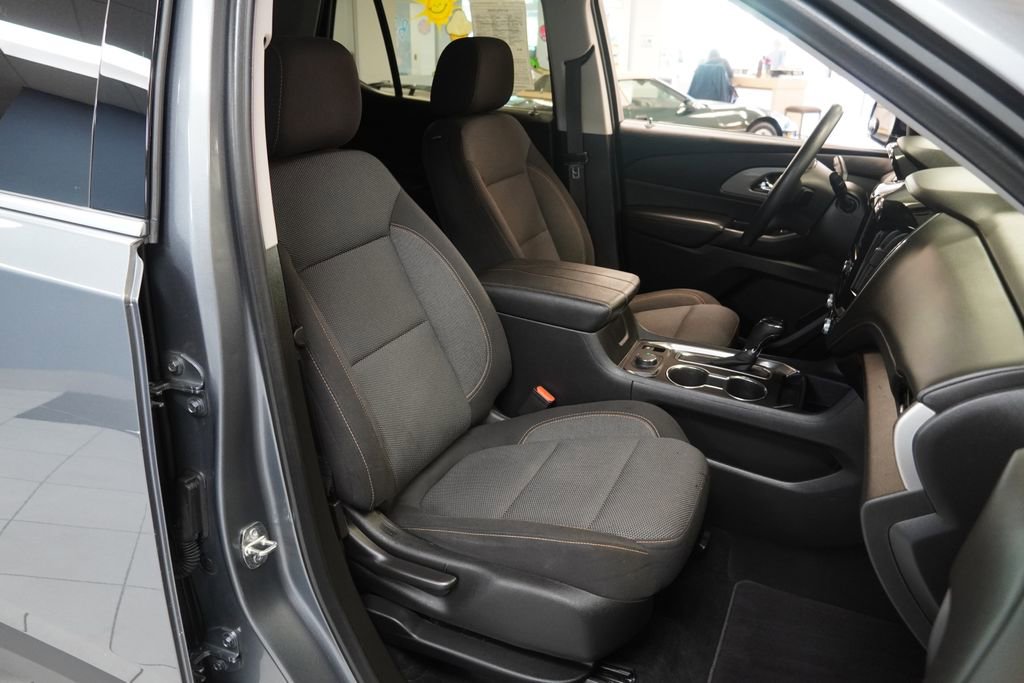 Used 2020 Chevrolet Traverse LS w/ LPO, Floor Liner Package FWD image 26