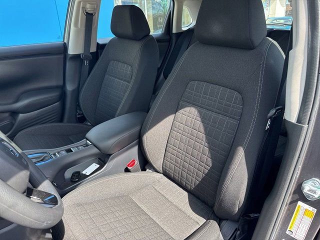 Used 2023 Honda HR-V LX image 9