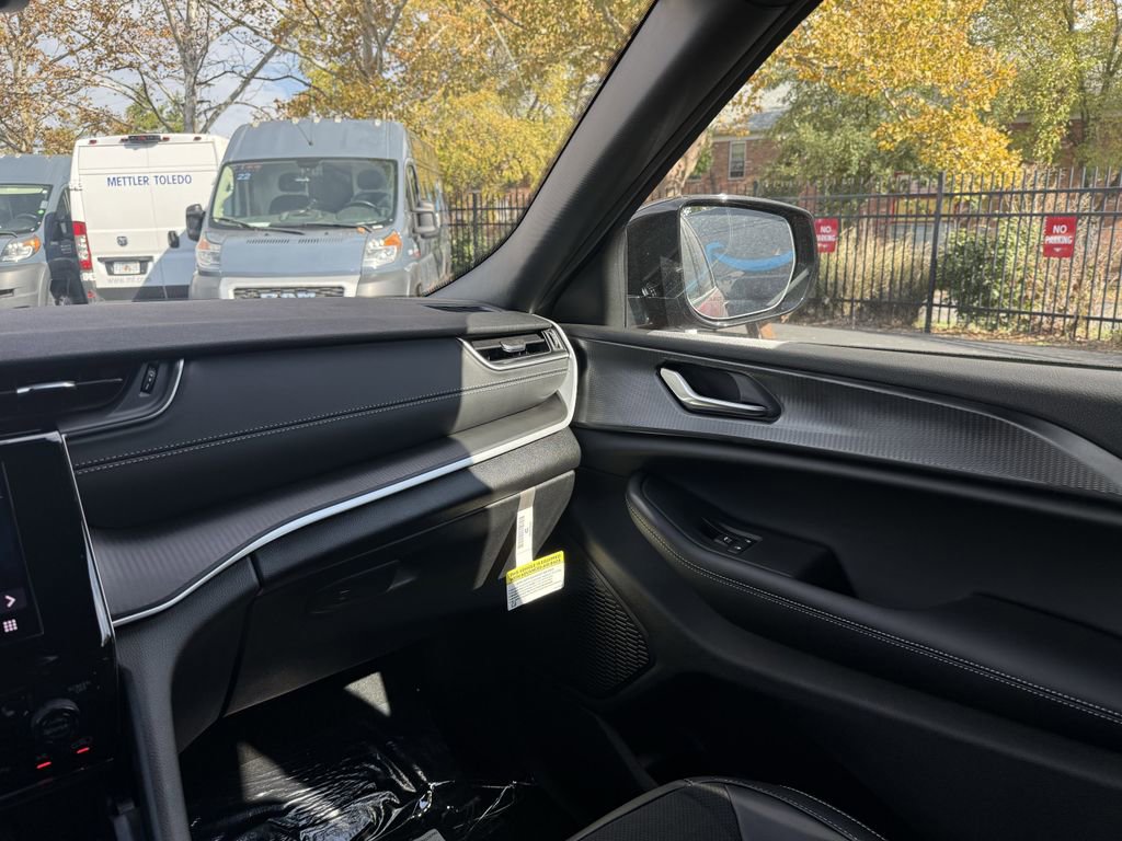 New 2025 Jeep Grand Cherokee L Altitude image 29