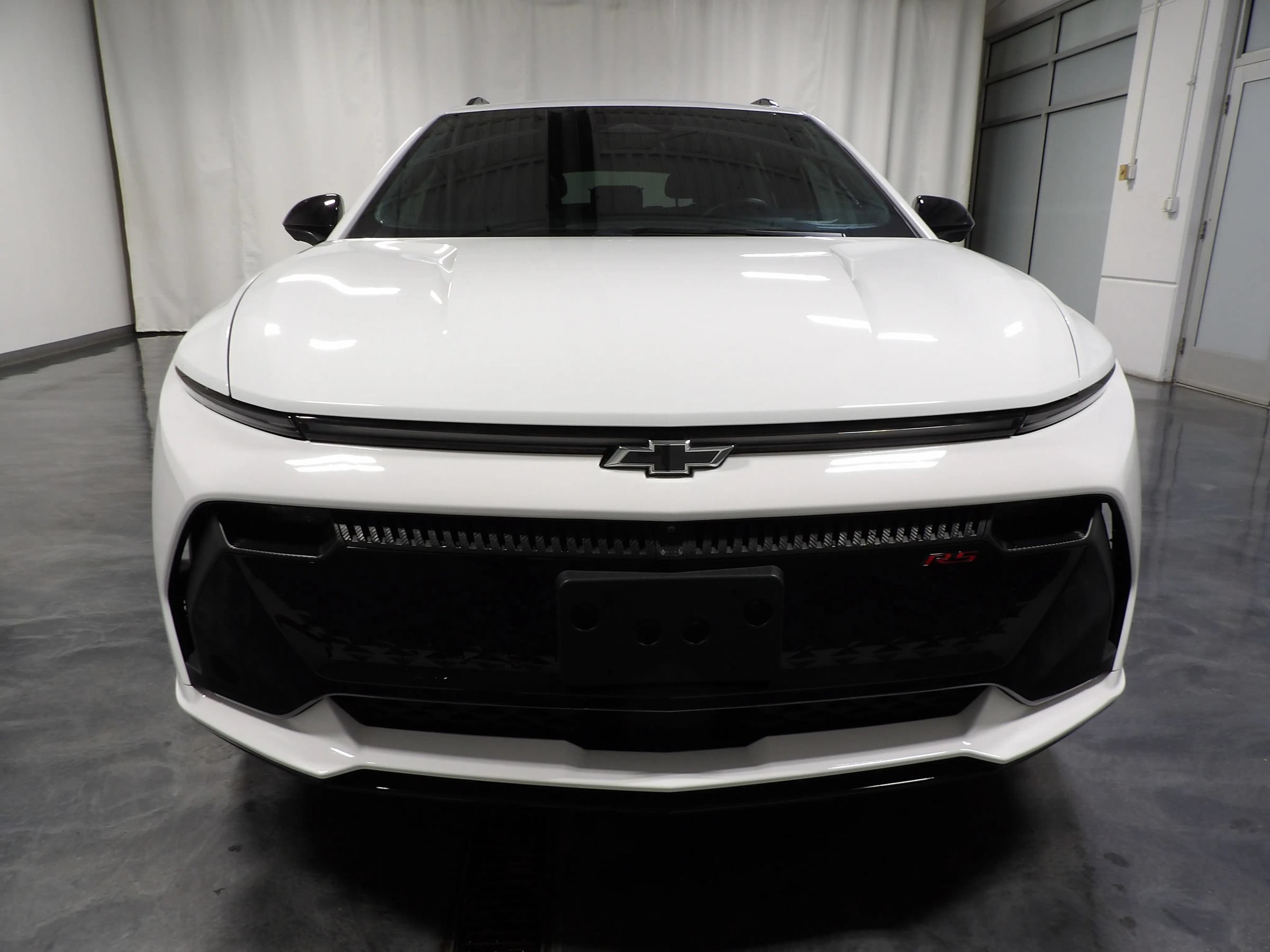 Used 2024 Chevrolet Equinox EV RS FWD image 2