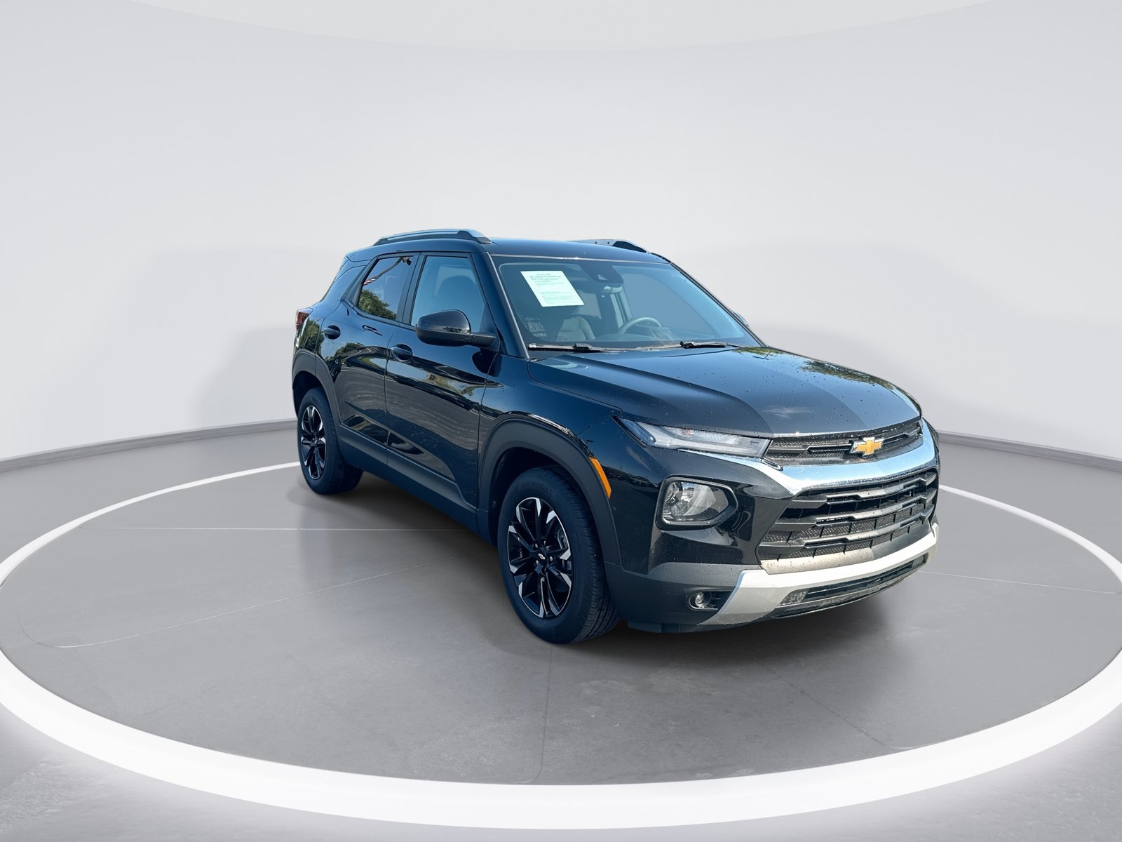 Used 2023 Chevrolet TrailBlazer LT FWD image 2
