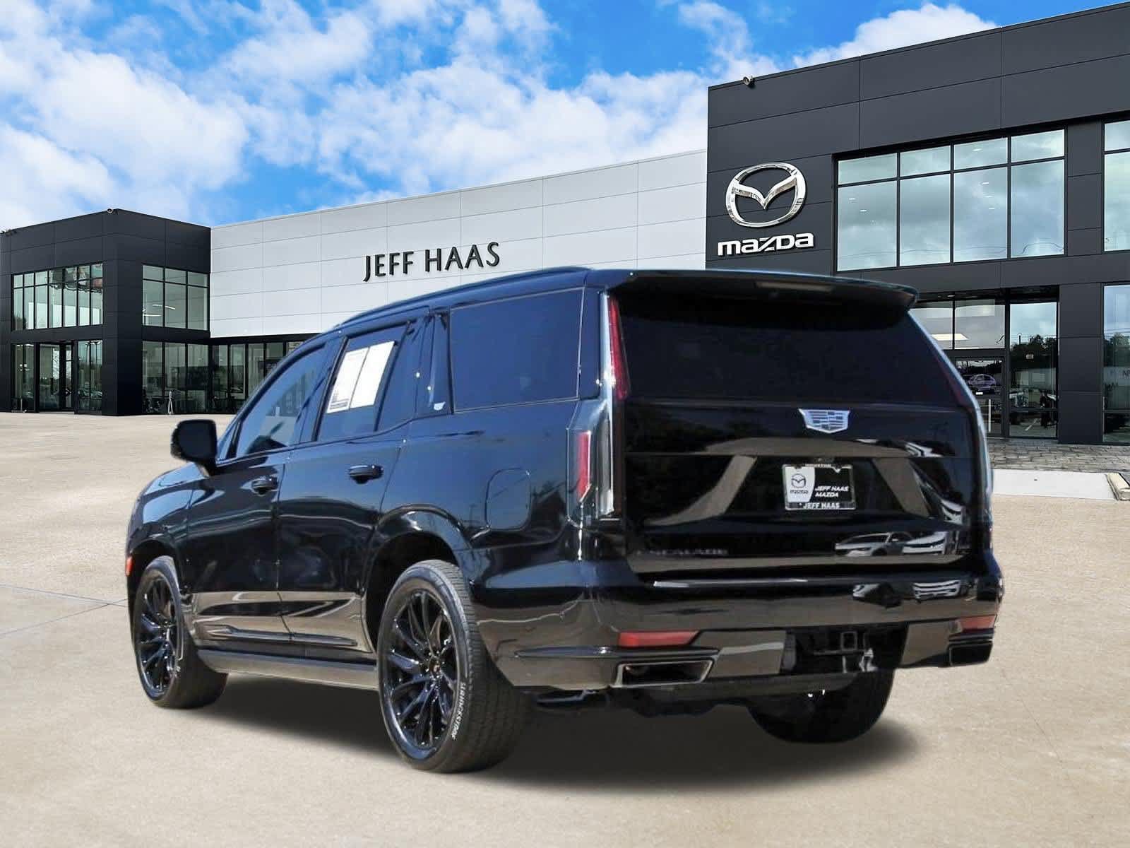 Used 2024 Cadillac Escalade Sport Platinum w/ LPO, ONYX Package AWD/4WD image 2