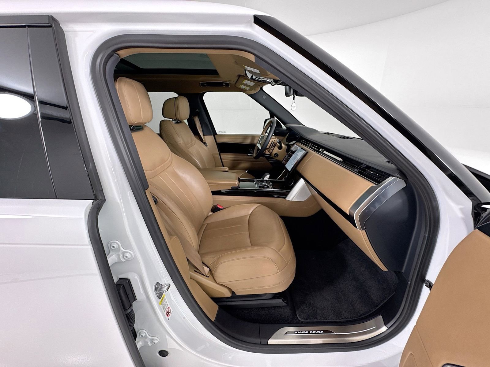 Used 2023 Land Rover Range Rover SE image 32