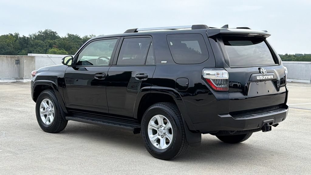 Used 2022 Toyota 4Runner SR5 Premium w/ Moonroof Package AWD/4WD image 3
