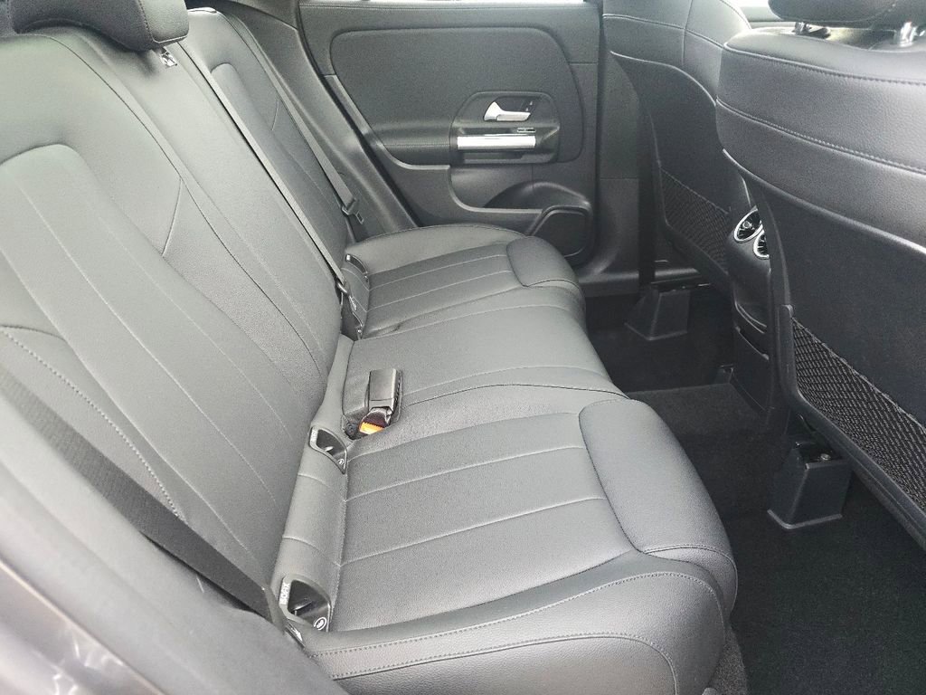 Certified 2021 Mercedes-Benz GLA 250 4MATIC image 21