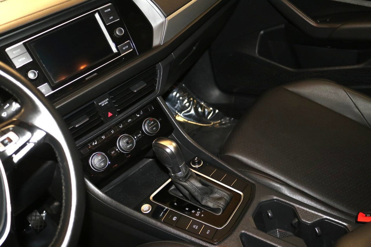 Used 2019 Volkswagen Jetta SE w/ Cold Weather Package FWD image 55