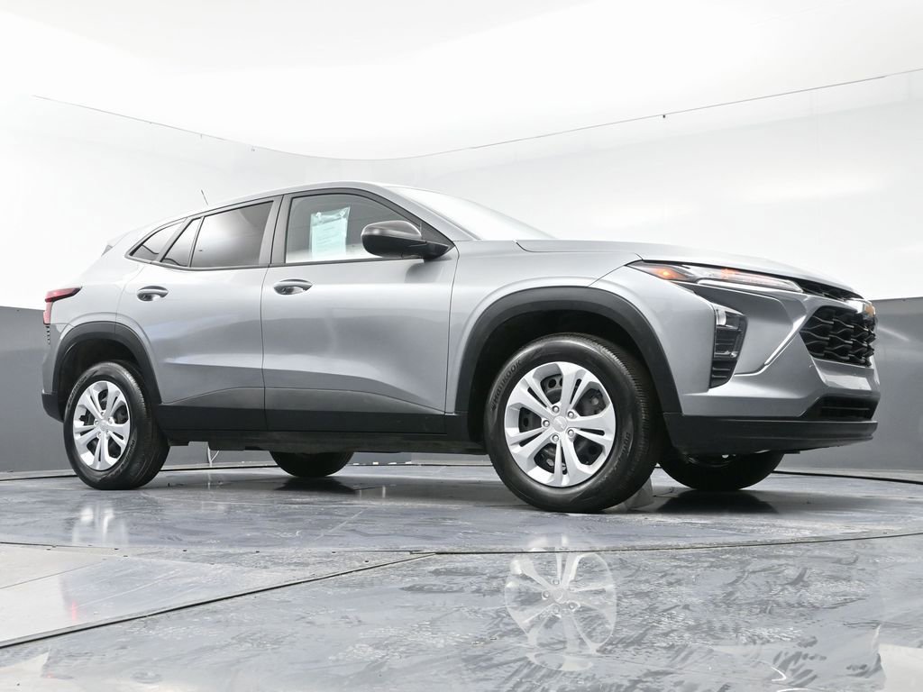 Used 2024 Chevrolet Trax LS w/ Driver Confidence Package image 44