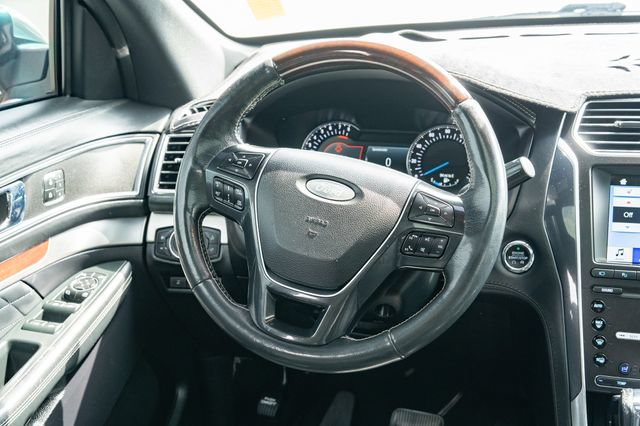 Used 2019 Ford Explorer Platinum AWD/4WD image 32