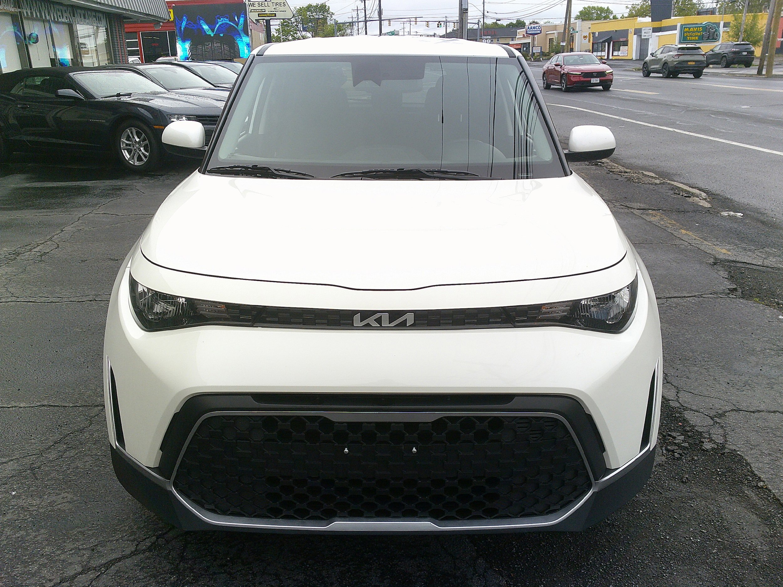 Used 2023 Kia Soul LX w/ Option Group 015 FWD image 10
