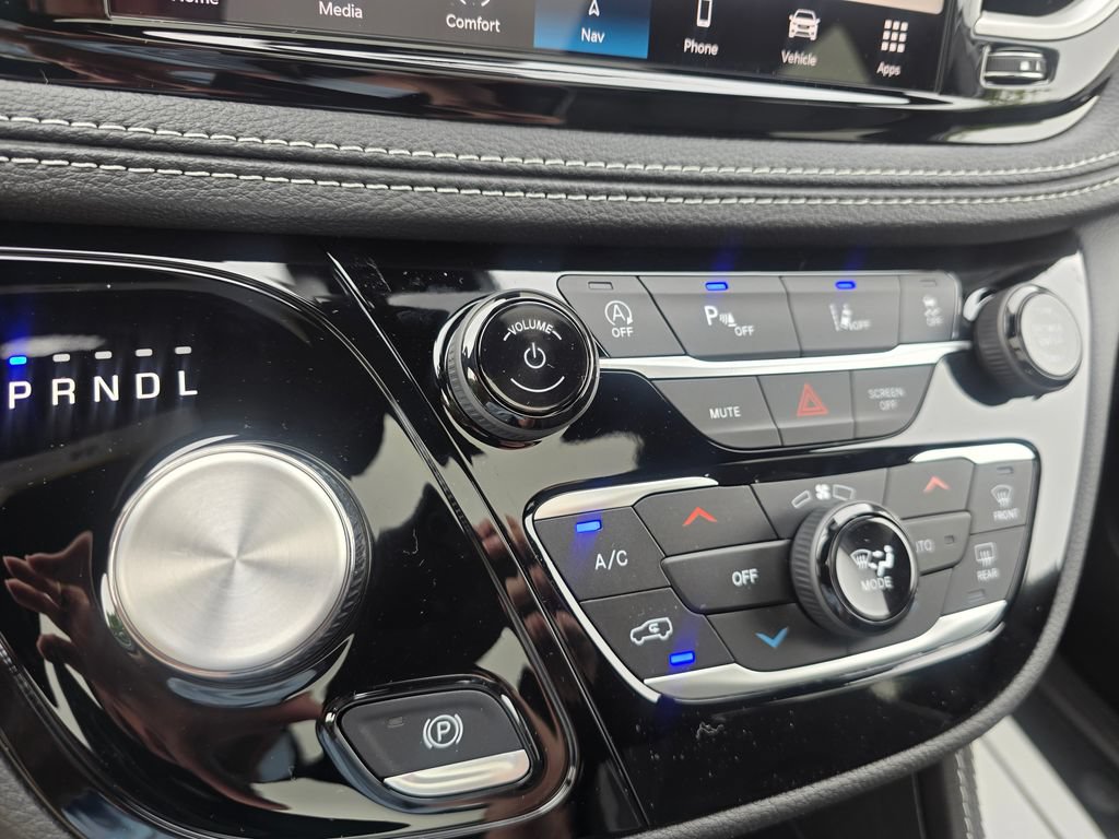 New 2027 Chrysler Pacifica Limited AWD/4WD image 22
