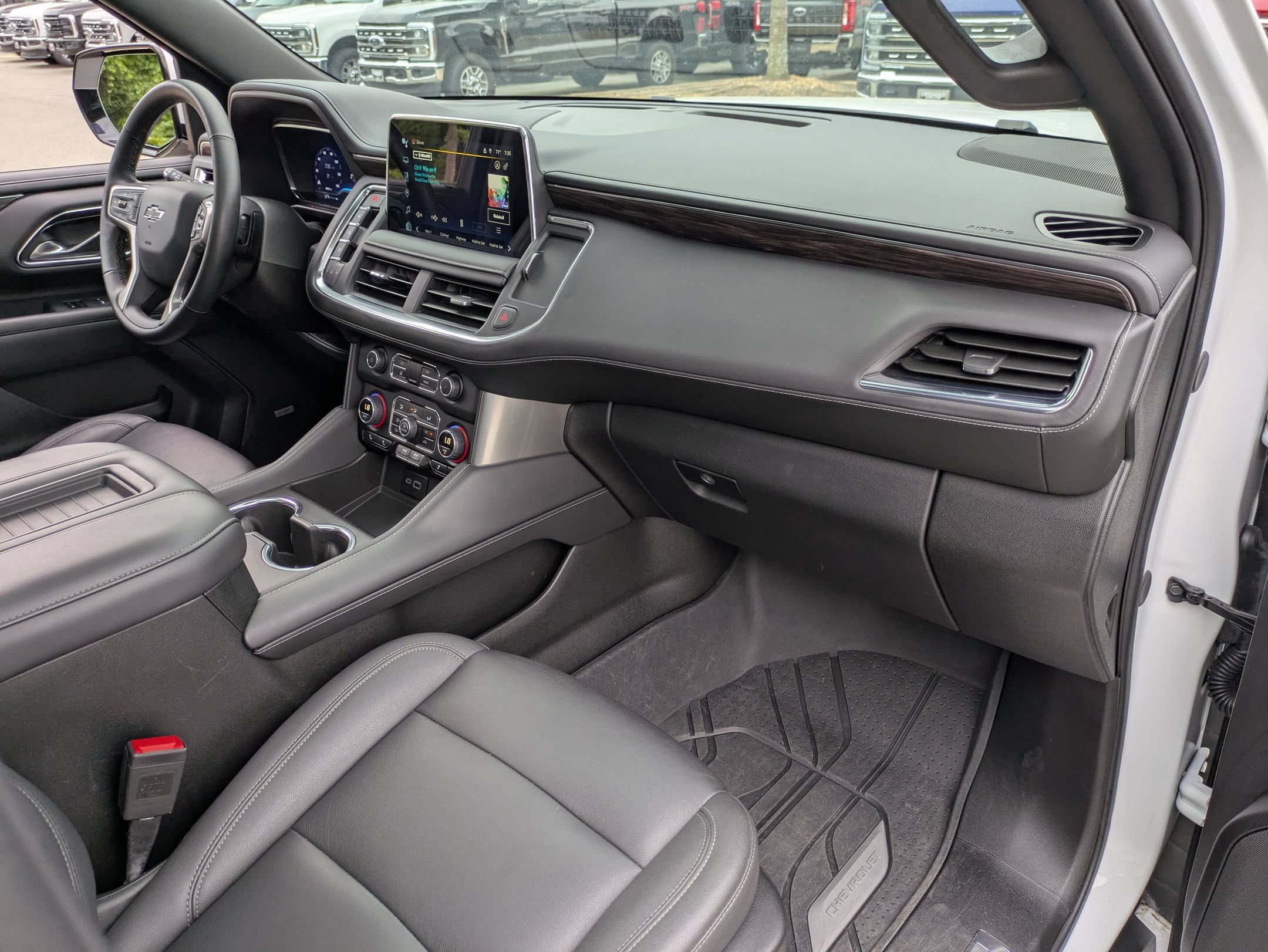 Used 2023 Chevrolet Tahoe Z71 w/ Luxury Package AWD/4WD image 39