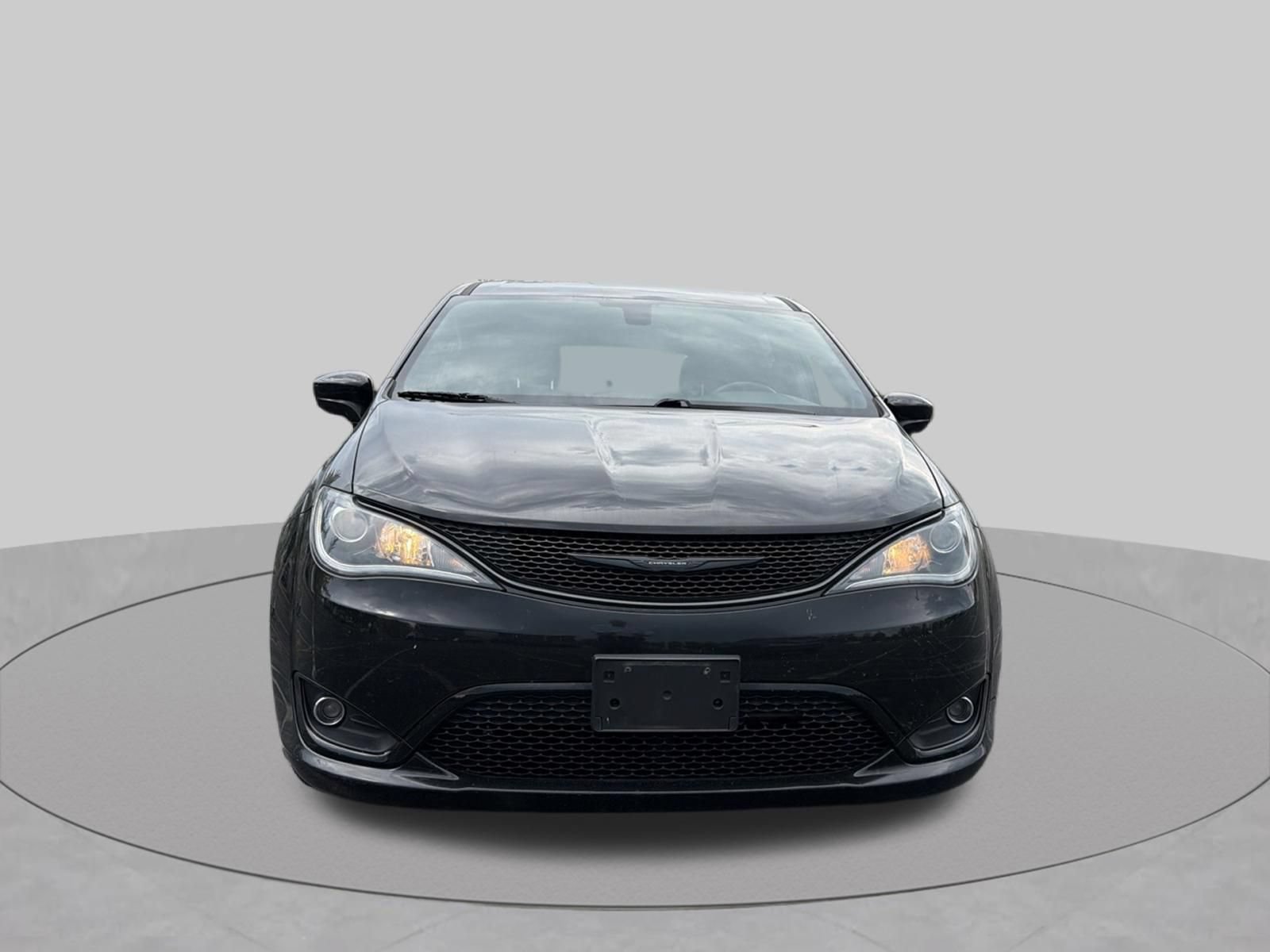 Used 2018 Chrysler Pacifica Touring Plus w/ S Appearance Package FWD image 9