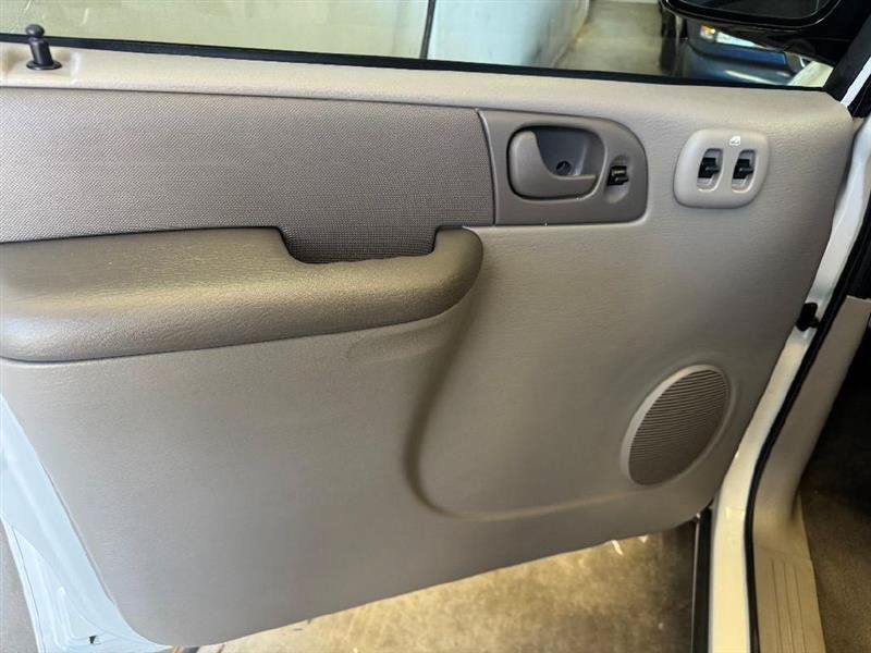 Used 2003 Dodge Caravan SE FWD image 40