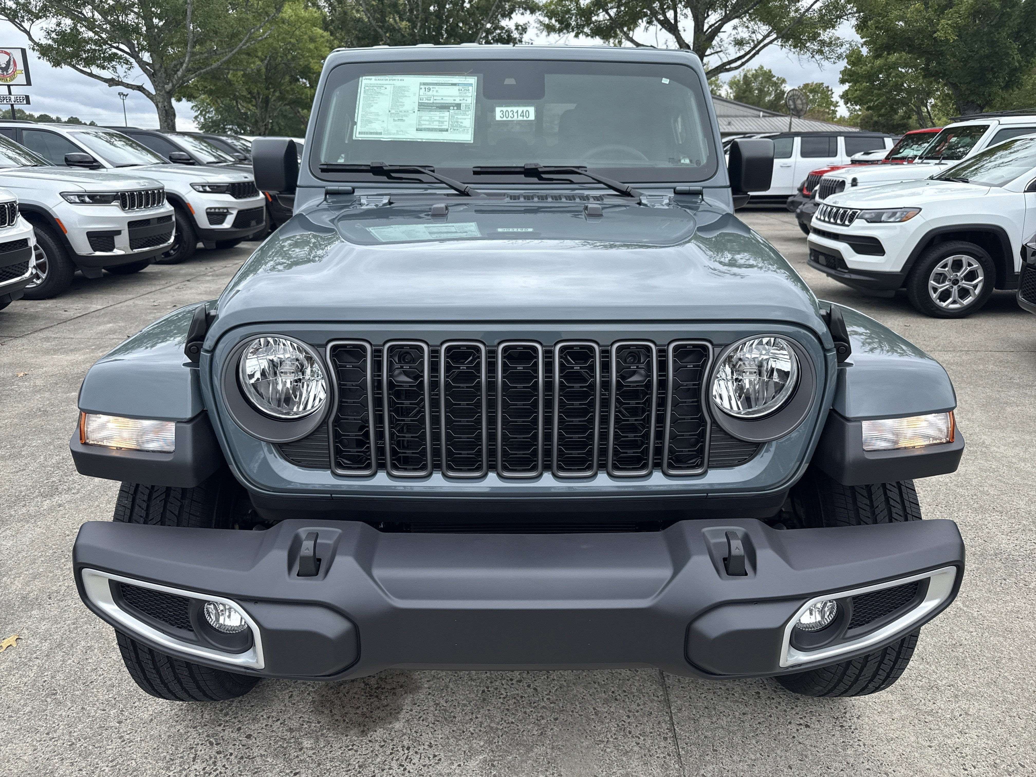 New 2025 Jeep Gladiator Sport w/ Premium Package video 2