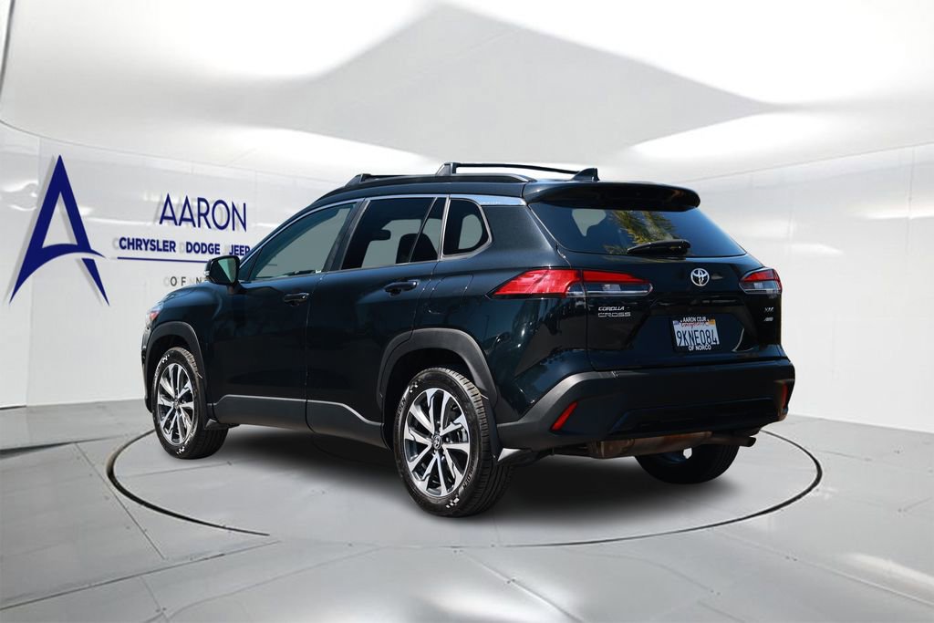 Used 2024 Toyota Corolla Cross XLE w/ Convenience Package image 2