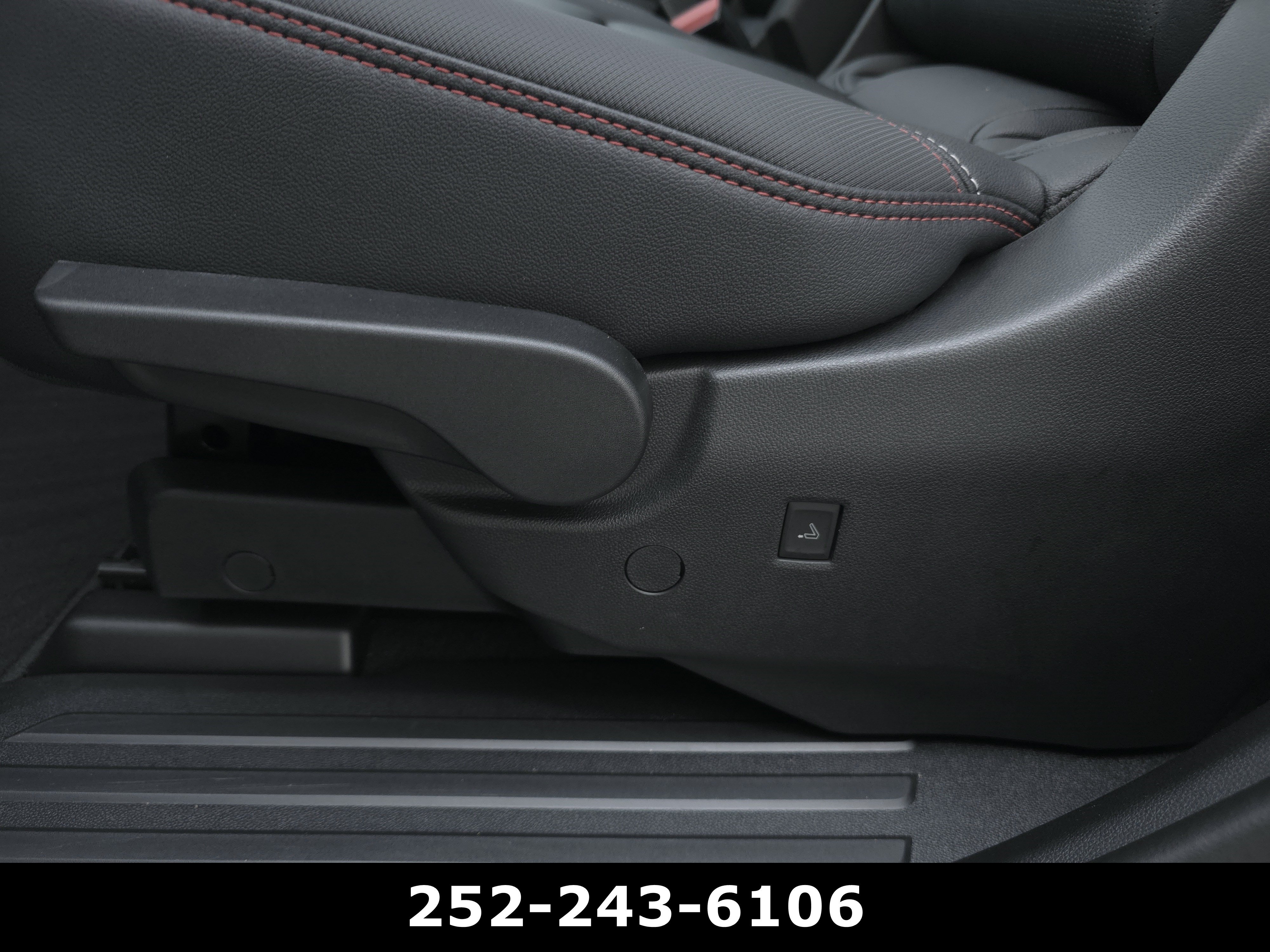 Used 2026 Chevrolet Traverse RS FWD image 37