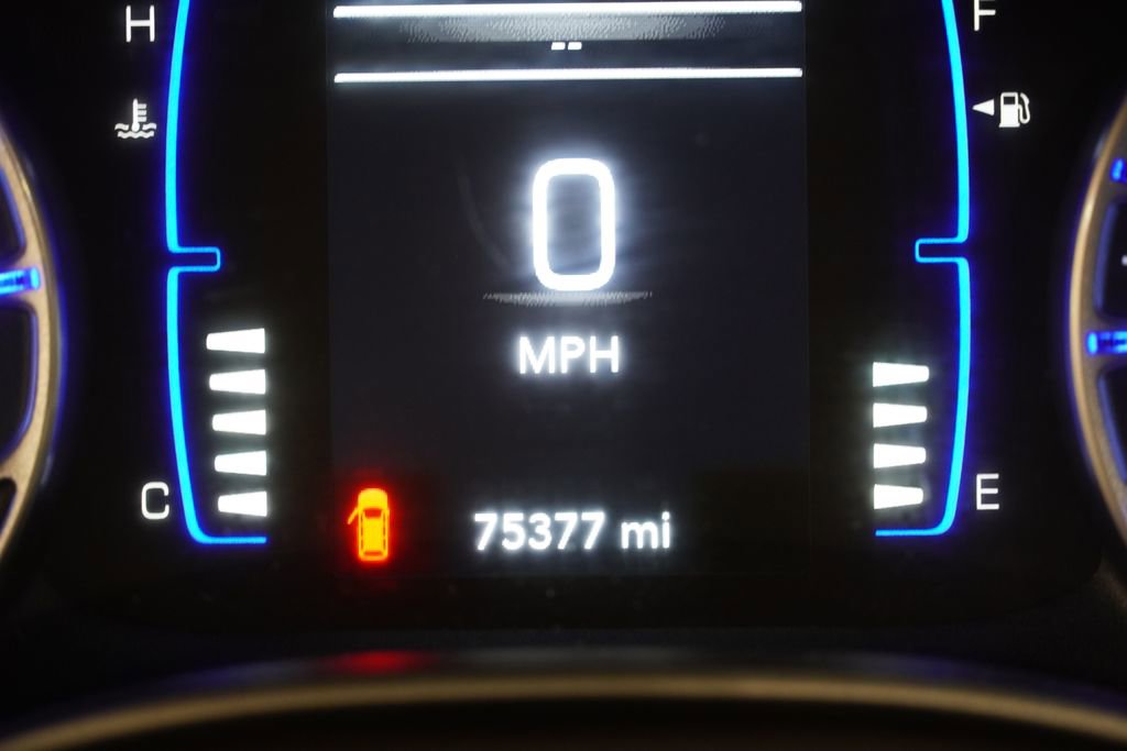 Used 2018 Chrysler Pacifica Touring-L FWD image 4