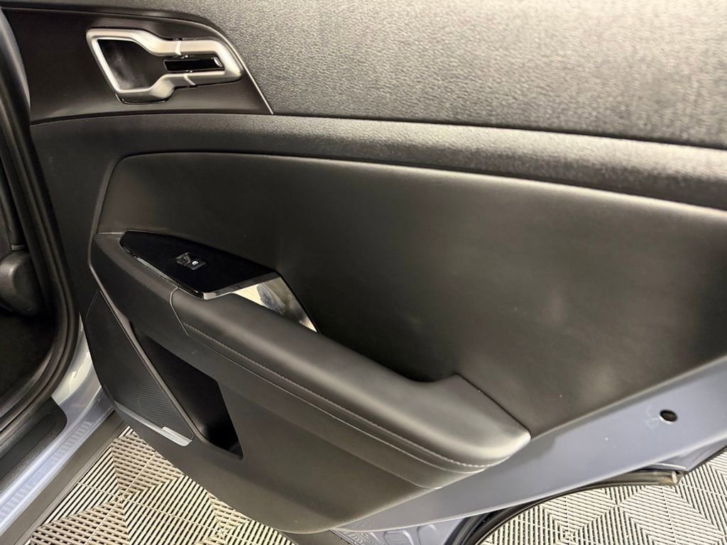Used 2025 Kia Sportage EX image 30