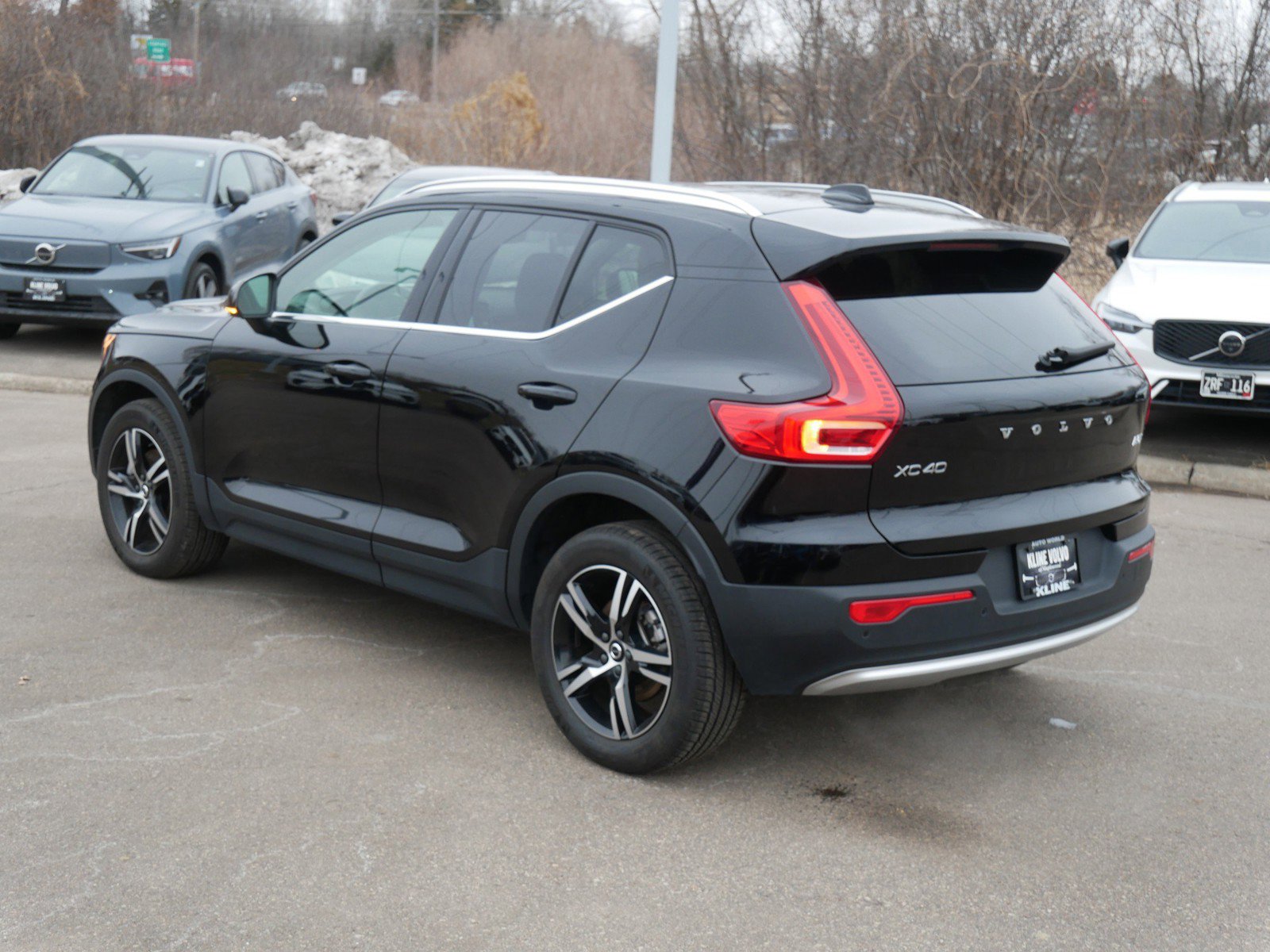 Used 2025 Volvo XC40 B5 Core image 5