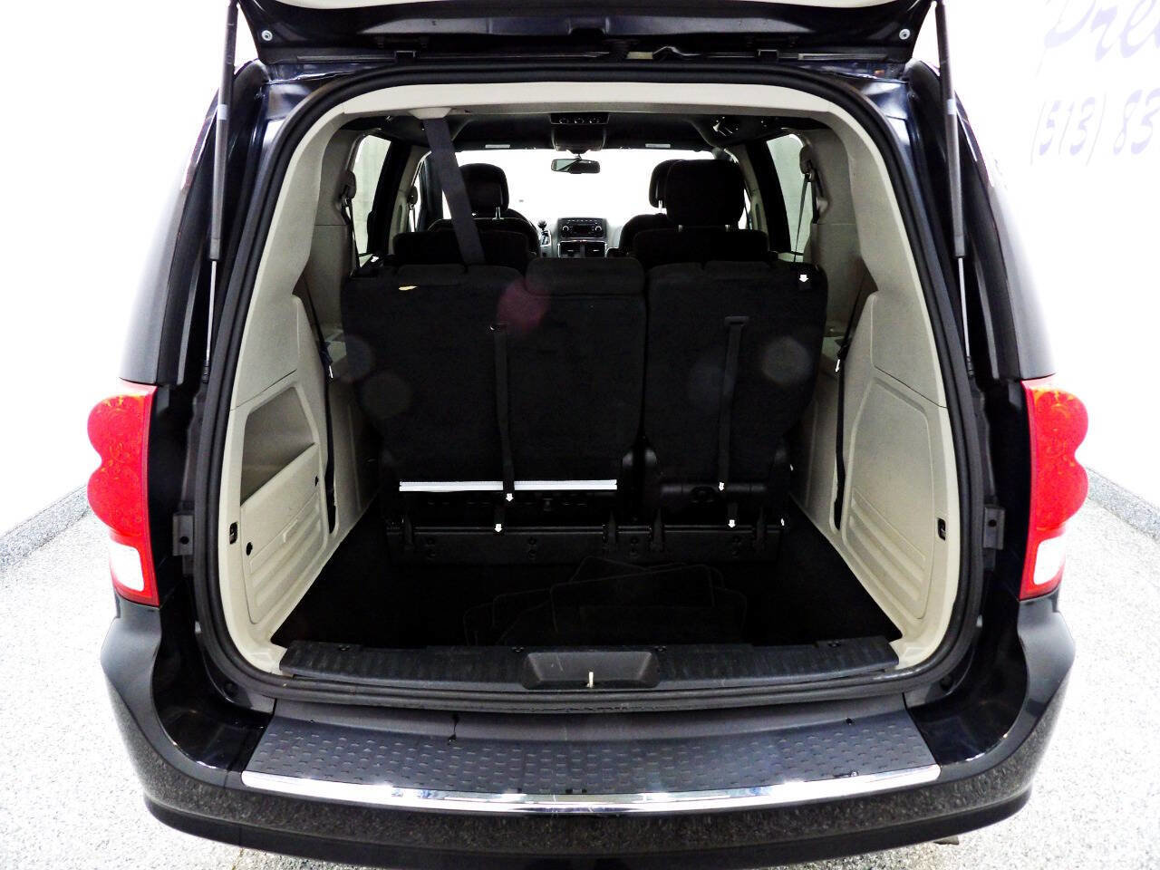 Used 2016 Dodge Grand Caravan SE image 12