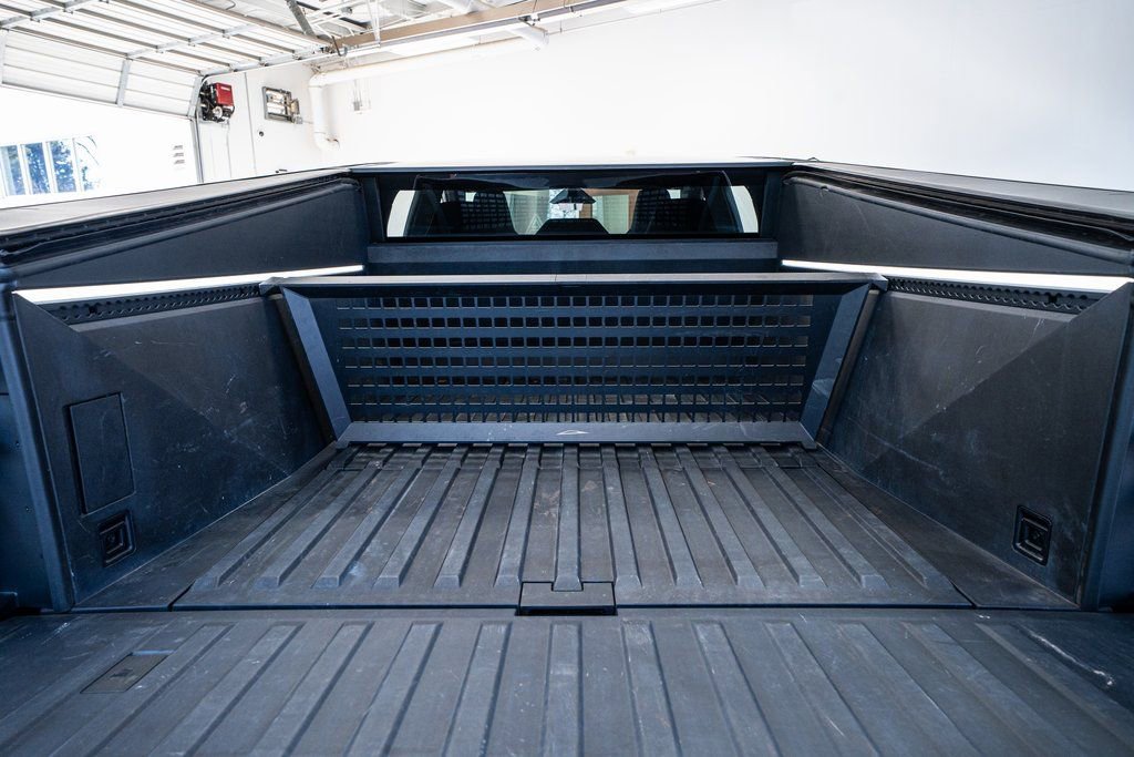 Used 2024 Tesla Cybertruck AWD Crew Cab image 50