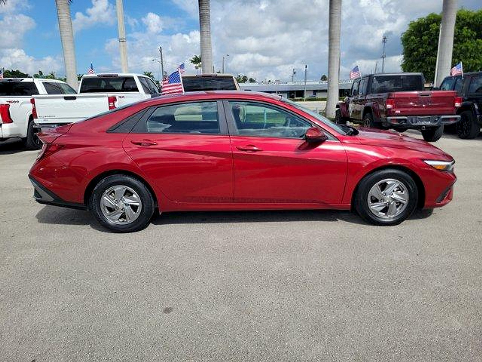 Certified 2025 Hyundai Elantra SE w/ Cargo Package FWD image 4