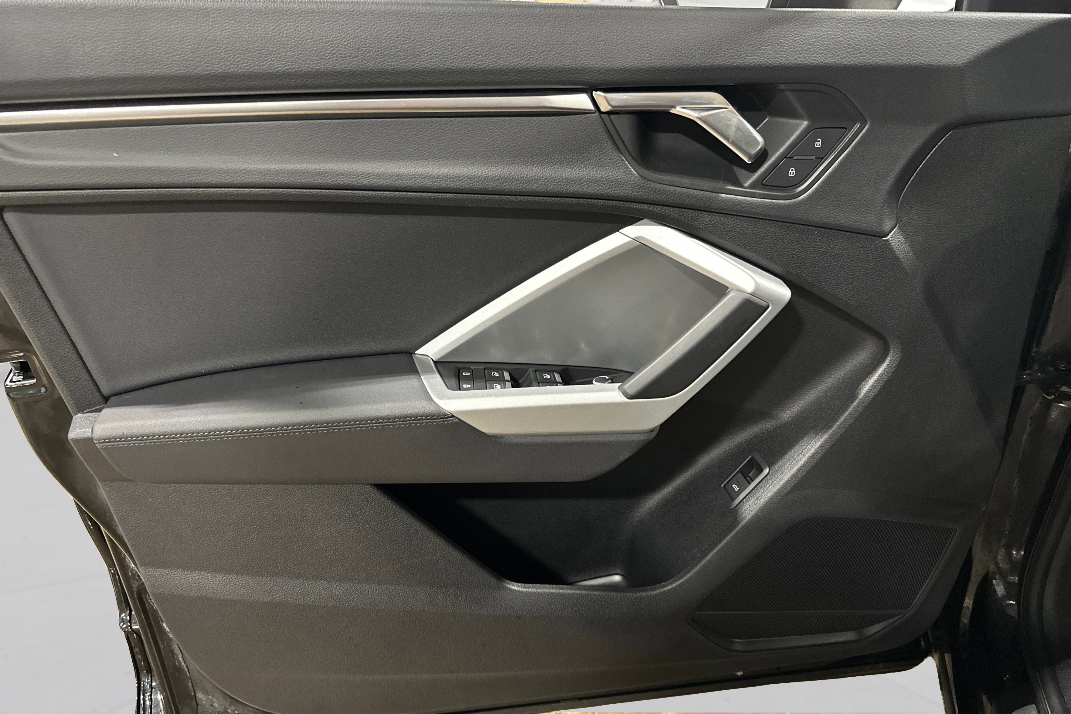 Used 2025 Audi Q3 2.0T Premium image 16