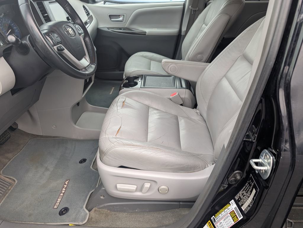 Used 2017 Toyota Sienna L image 14